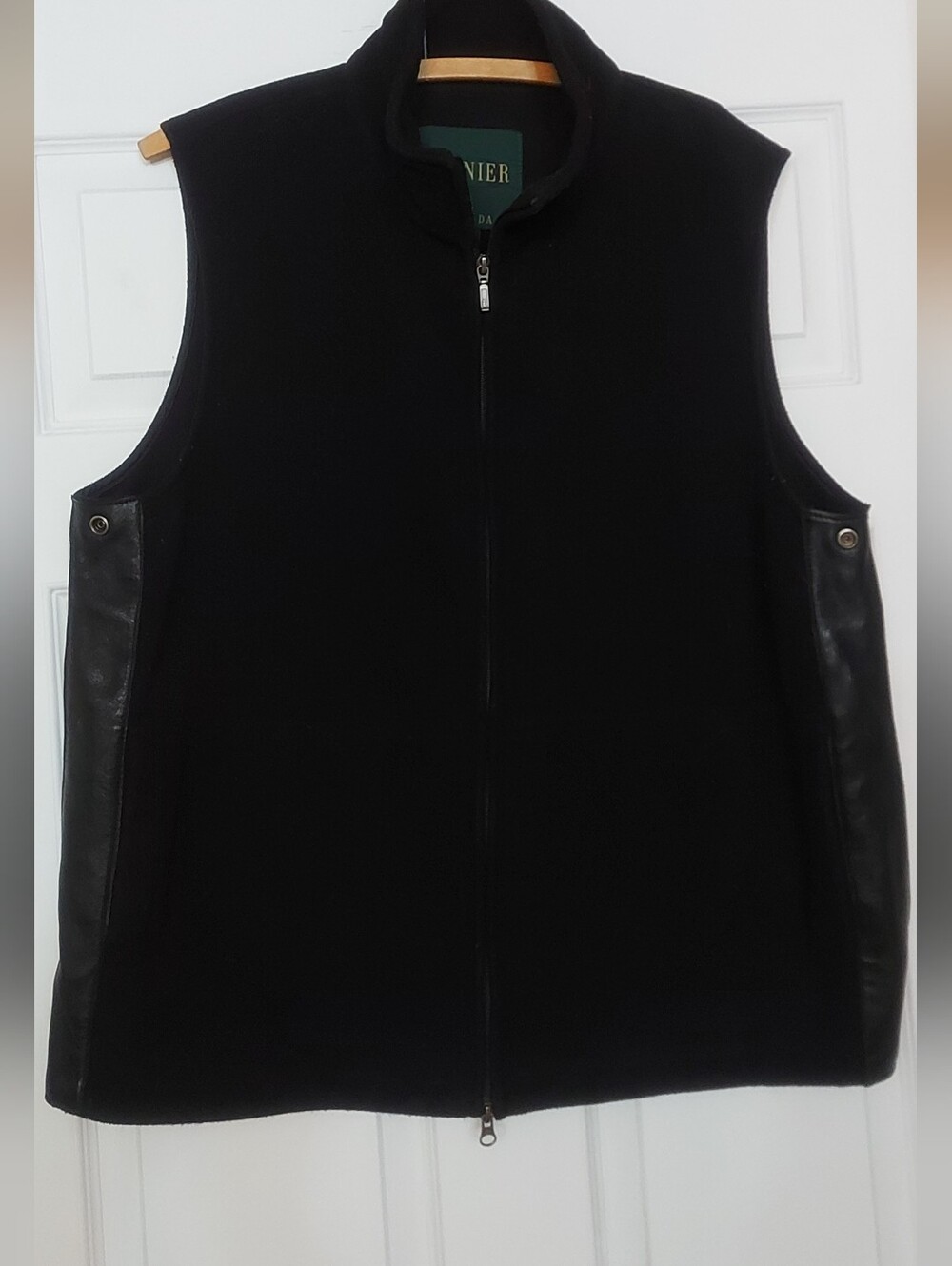 Danier Canada Black Fleece-Like Leather Trim Vest 2-Way Zip L